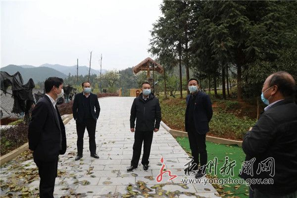 > 杨永:坚决打赢疫情防控和脱贫攻坚两场硬仗  下午,杨永来到金洞镇